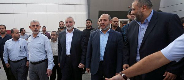 يحيى السناور وإسماعيل هنية وكبار قادة حماس يصلان إلى معبر رفح الحدودي في جنوب قطاع غزة - سبوتنيك عربي