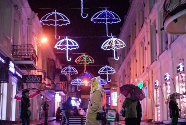 تزيين شوارع مدينة يالطا الروسية - سبوتنيك عربي