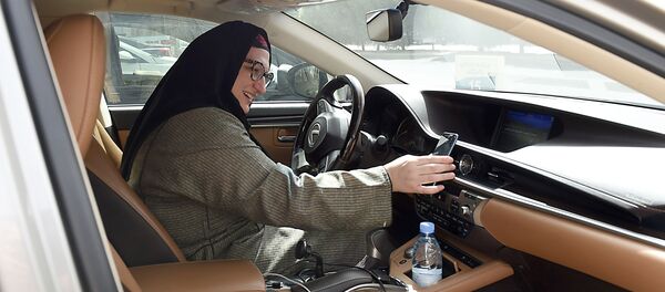 قيادة المرأة السعودية لسيارات الأجرة - سبوتنيك عربي