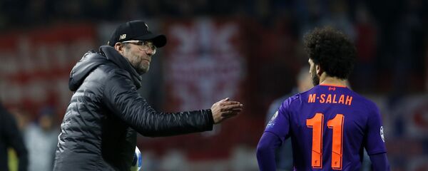 يورغن كلوب مدرب ليفربول مع النجم المصري محمد صلاح - سبوتنيك عربي