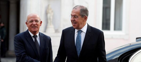 وزير الخارجية الروسي سيرغي لافروف مع نظيره البرتغالي في لشبونة - سبوتنيك عربي