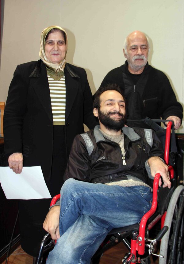 والدا علي محمود - سبوتنيك عربي