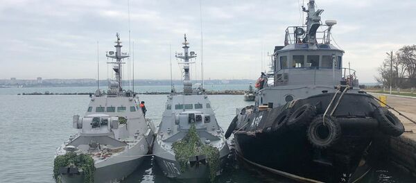 الوضع في مضيق كيرتش، القرم، روسيا - السفن الحربية الأوكرانية المحتجزة في ميناء كيرتش - سبوتنيك عربي