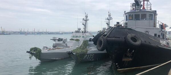 الوضع في مضيق كيرتش، القرم، روسيا - السفن الحربية الأوكرانية المحتجزة في ميناء كيرتش - سبوتنيك عربي