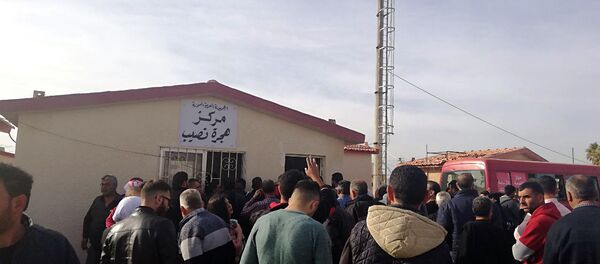 معبر نصيب يشهد عودة مئات السوريين من المخيمات الأردنية إلى درعا - سبوتنيك عربي