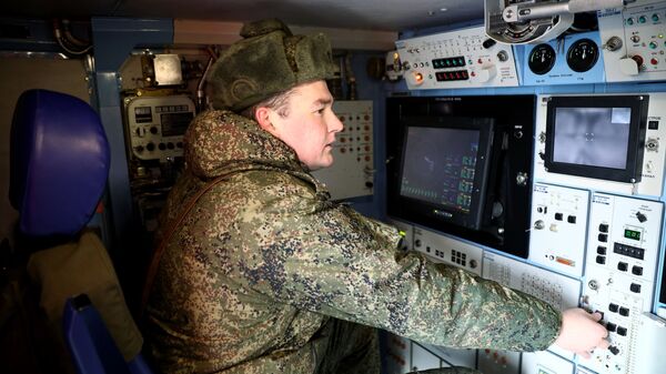 القوات المسلحة الروسية تعتمد أول دفعة من منظومات الدفاع الجوي القطبية تور-إم 2 دي تي، بمدينة ييسك الروسية - سبوتنيك عربي