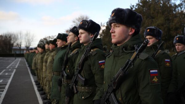 القوات المسلحة الروسية تعتمد أول دفعة من منظومات الدفاع الجوي القطبية تور-إم 2 دي تي، بمدينة ييسك الروسية - سبوتنيك عربي