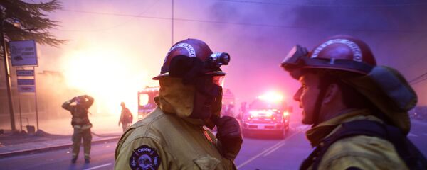 رجال إطفاء الحرائق في كاليفورنيا - سبوتنيك عربي