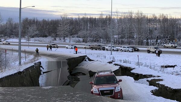 A car is trapped on a collapsed section of the offramp of Minnesota Drive in Anchorage, Friday, Nov. 30, 2018. A car is trapped on a collapsed section of the offramp of Minnesota Drive in Anchorage, Friday, Nov. 30, 2018. - سبوتنيك عربي