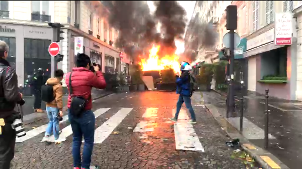 الاحتجاجات في فرنسا السترات الصفراء - سبوتنيك عربي