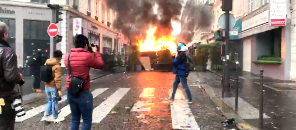 الاحتجاجات في فرنسا السترات الصفراء - سبوتنيك عربي