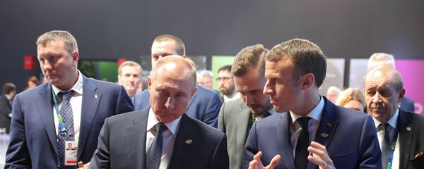 قمة مجموعة العشرين في بوينس آيرس، الأرجنتين، 30 نوفمبر/ تشرين الثاني 2018 - الرئيس فلاديمير بوتين خلال اللقاء مع الرئيس إيمانويل ماكرون في قمة G20 قمة مجموعة العشرين في بوينس آيرس، الأرجنتين، 30 نوفمبر/ تشرين الثاني 2018 - الرئيس فلاديمير بوتين خلال اللقاء مع الرئيس إيمانويل ماكرون في قمة G20 - سبوتنيك عربي