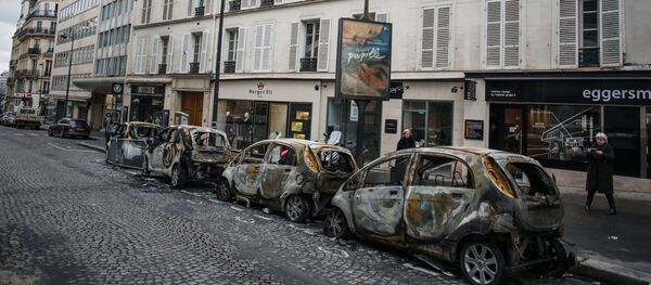 السترات الصفراء - مظاهرات و احتجاجات باريس ضد ارتفاع أسعار البنزين، والمطالبة بخفض ضريبة المحروقات، ديسبمر/ كانون الأول 2018 - سبوتنيك عربي