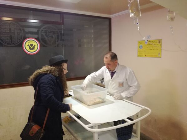 الشابة ميرنا تزور الطبيب البيطري - سبوتنيك عربي