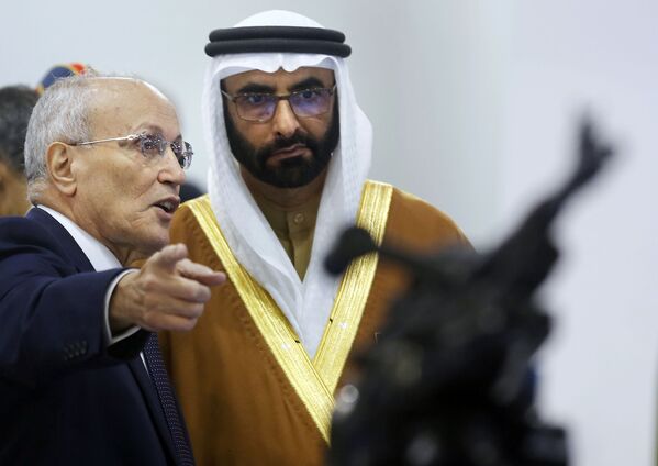 وزير الدفاع المصري محمد العصار، ووزير الدفاع الإماراتي محمد بن أحمد البورادي، في معرض إيديكس 2018 في القاهرة، مصر 3 ديسمبر/ كانون الأول 2018 - سبوتنيك عربي