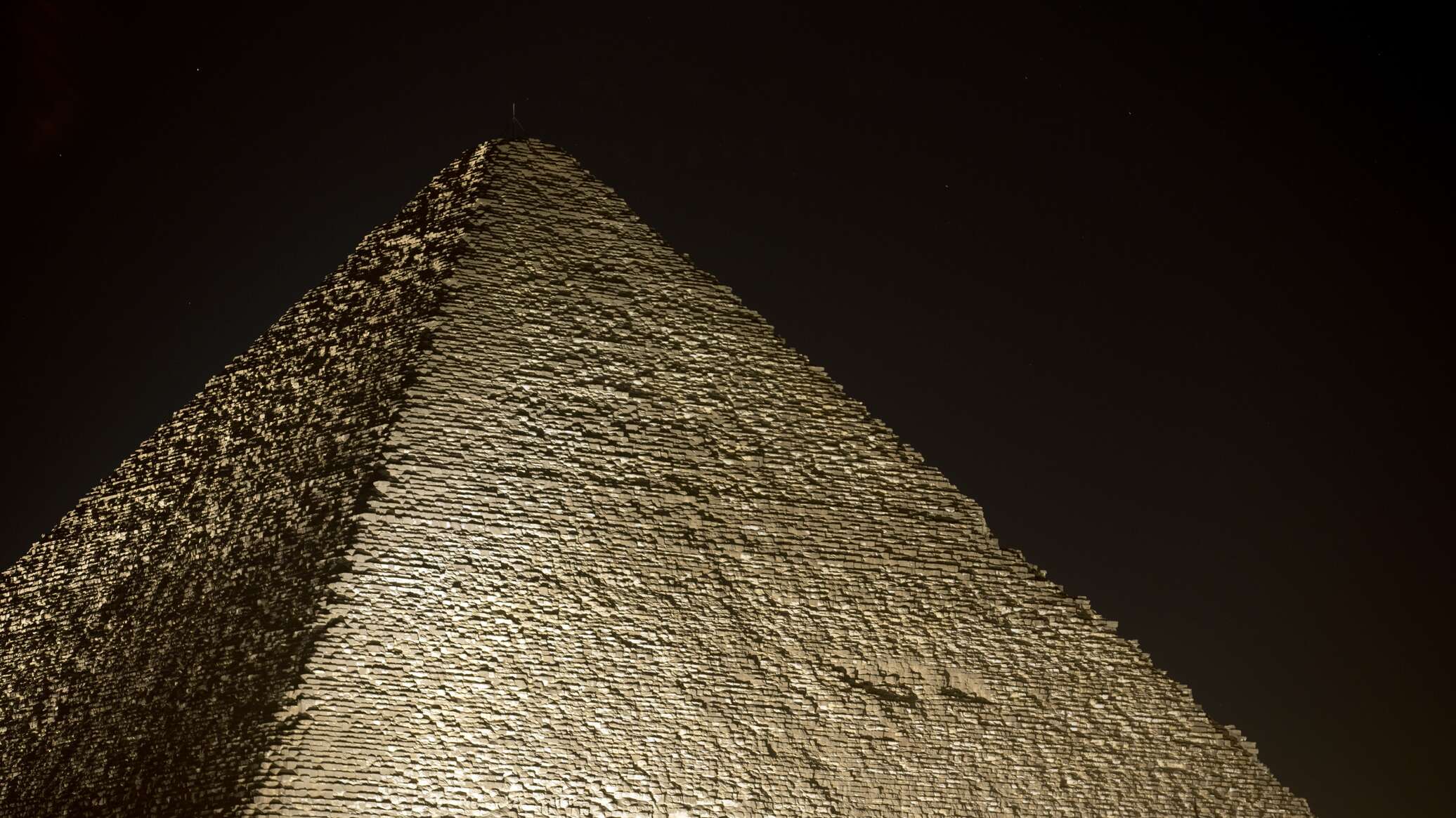 مسؤول مصري يرد على ادعاءات بمشاركة إسرائيل في بناء الأهرامات