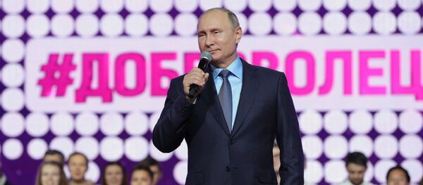 الرئيس الروسي فلاديمير بوتين في منتدى المتطوعين - سبوتنيك عربي