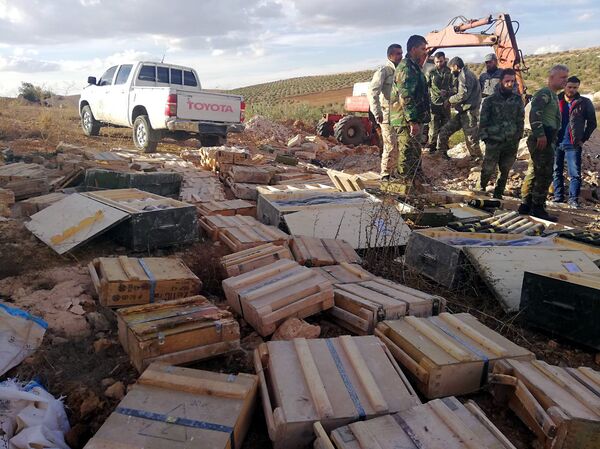 الأمن السوري يضبط أنفاقا ومستودعي أسلحة وصواريخ على الحدود مع الأردن - سبوتنيك عربي