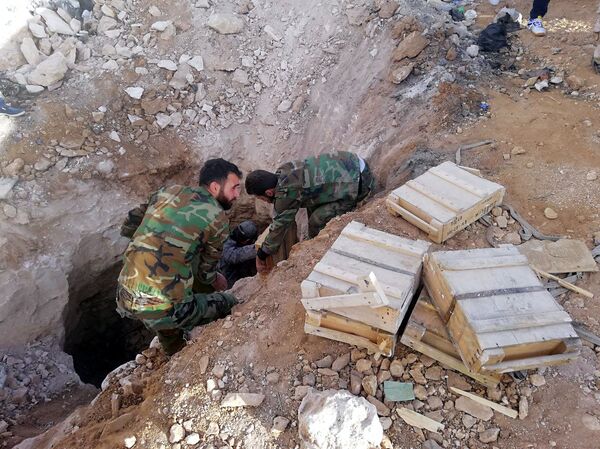 الأمن السوري يضبط أنفاقا ومستودعي أسلحة وصواريخ على الحدود مع الأردن - سبوتنيك عربي