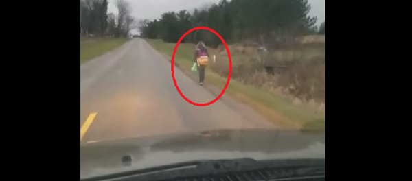 أب يعاقب ابنته المتنمرة - سبوتنيك عربي