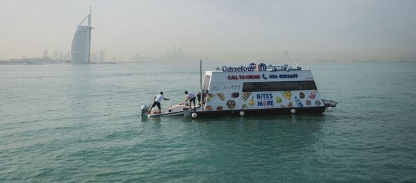 افتتاح أول سوبرماركت عائم في دبي - سبوتنيك عربي