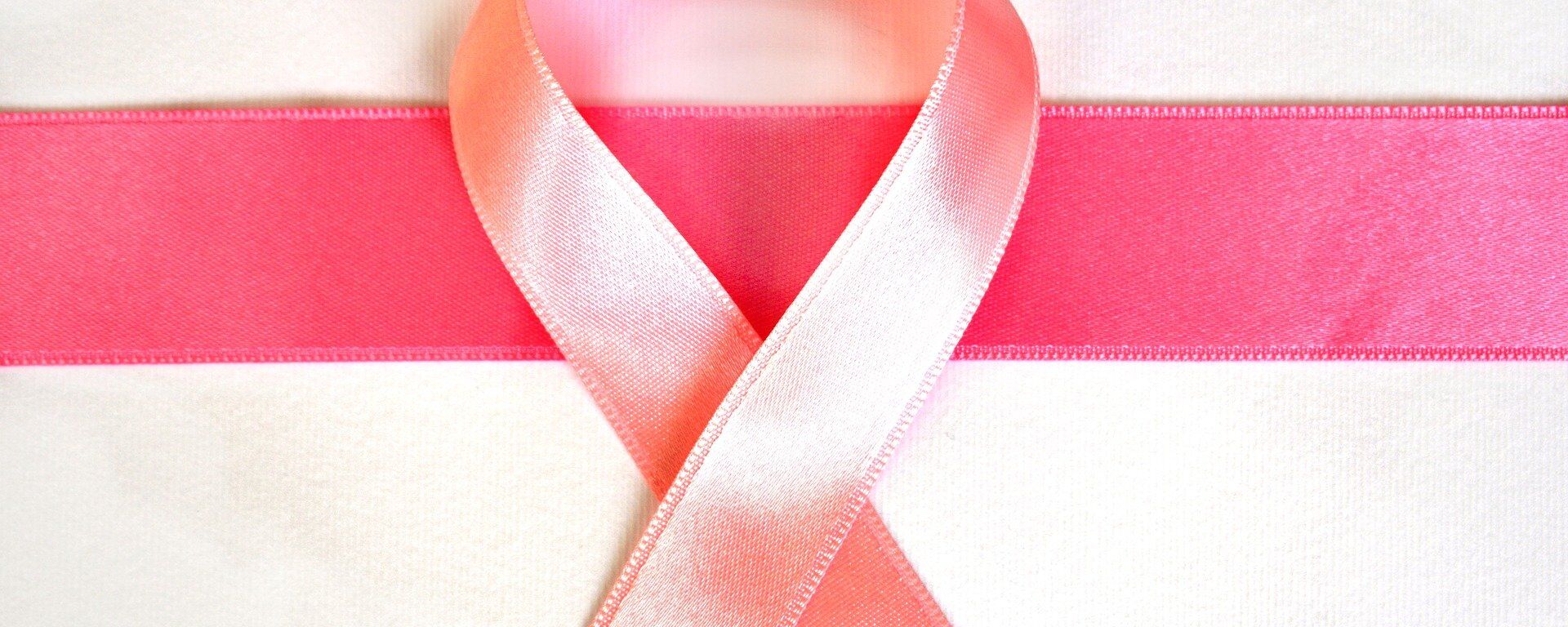 شعار محاربة سرطان الثدي - سبوتنيك عربي, 1920, 13.02.2023