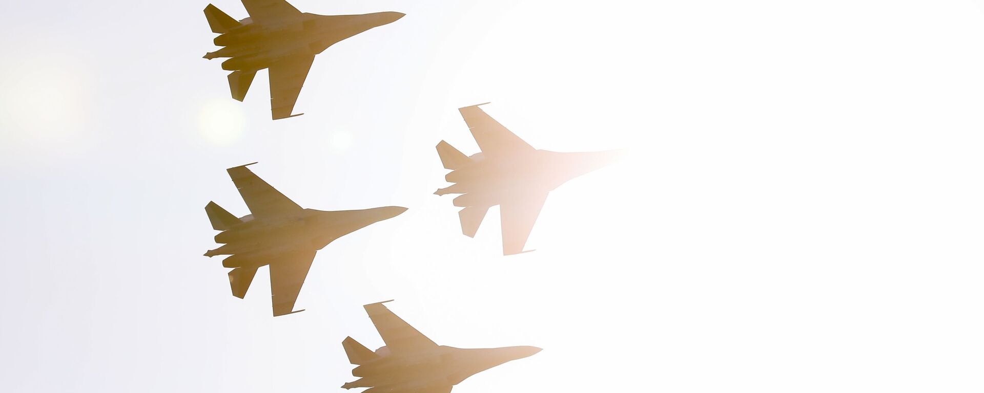 مقاتلات سو-35 إس التابعة لفرقة الاشتعراض الجوي سوكولي روسيي (صقور روسيا) في مطار القاعدة الجوية سينترالنايا أوغلافايا في فلاديفوستوك، الروسية - سبوتنيك عربي, 1920, 30.03.2023