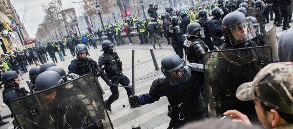 مظاهرات السترات الصفراء، احتجاجت في باريس، فرنسا ديسمبر/ كانون الأول 2018 - سبوتنيك عربي