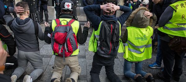 مظاهرات السترات الصفراء، احتجاجت في باريس، فرنسا ديسمبر/ كانون الأول 2018 - سبوتنيك عربي