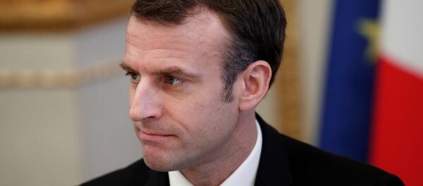  الرئيس الفرنسي إيمانويل ماكرون خلال اجتماع حول موضوع أزمة السترات الصفراء في باريس، 10 ديسمبر/ كانون الأول 2018 - سبوتنيك عربي