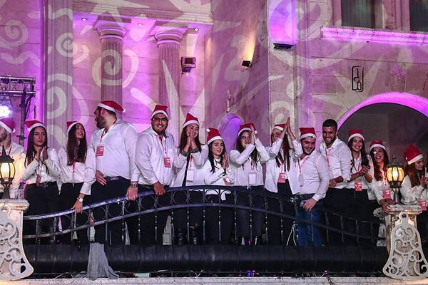 الميلاد هون...شجرة السلام تشع بالمحبة في اللاذقية السورية - سبوتنيك عربي