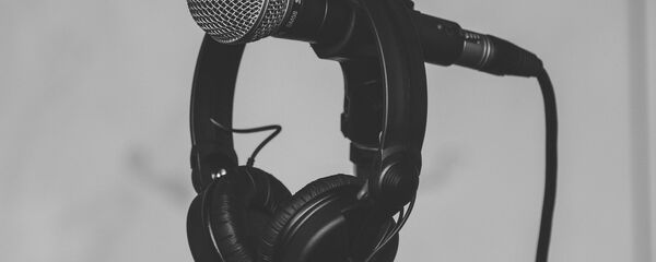 ميكروفون و سماعات موسيقية - سبوتنيك عربي