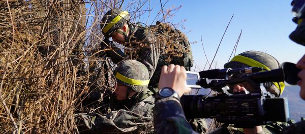 الحدود بين كوريا الجنوبية و كوريا الشمالية - الجنود - الجيش الكوري الجنوبي والشمالي، 12 ديسمبر/ كانون الأول 2018 - سبوتنيك عربي