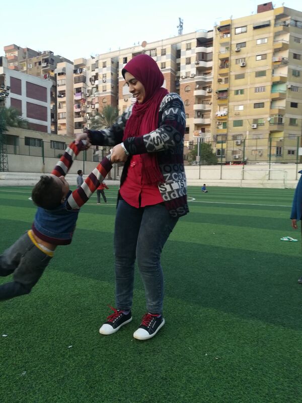 إحدى مشرفات أطفال بلا مأوى - سبوتنيك عربي