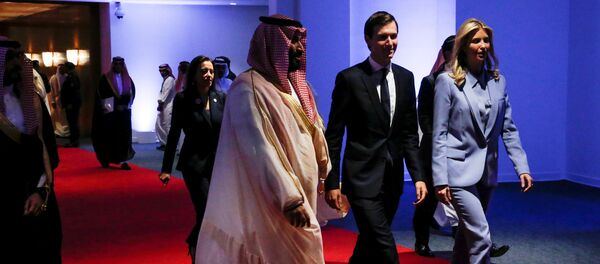 ولي العهد السعودي الأمير محمد بن سلمان، مع جاريد كوشنر، كبير مستشاري الرئيس الأمريكي دونالد ترامب، وزوجته إيفانكا ترامب، الابنة الكبرى للرئيس الأمريكي - سبوتنيك عربي