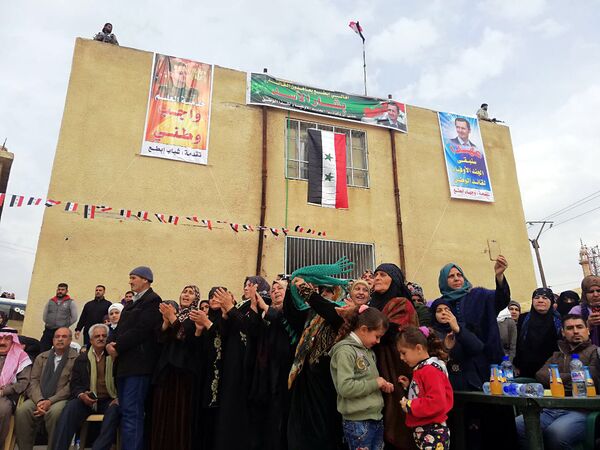 بحضور روسي...درعا تحتفل بالتحاق مئات المسلحين السابقين و(المتخلفين) بصفوف الجيش بحضور روسي...درعا تحتفل بالتحاق مئات المسلحين السابقين و(المتخلفين) بصفوف الجيش - سبوتنيك عربي