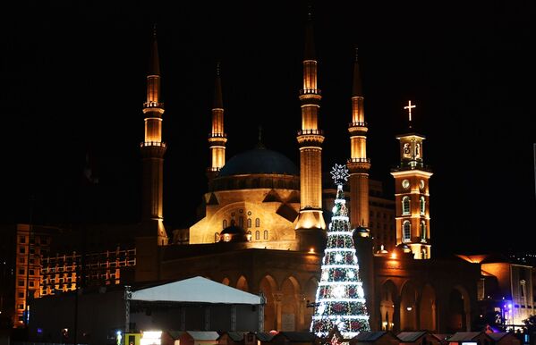 شجرة عيد الميلاد في مدينة بيروت، لبنان ديسمبر/ كانون الأول 2018 - سبوتنيك عربي