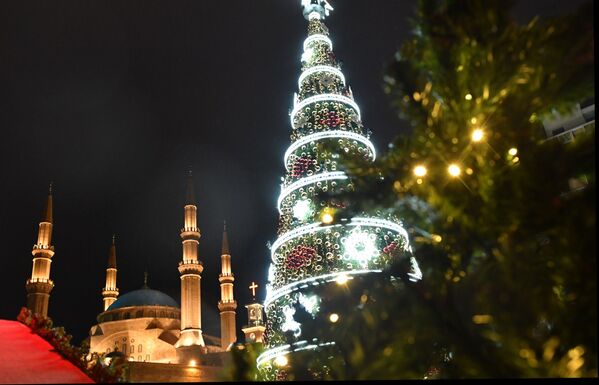 شجرة عيد الميلاد في مدينة بيروت، لبنان ديسمبر/ كانون الأول 2018 - سبوتنيك عربي