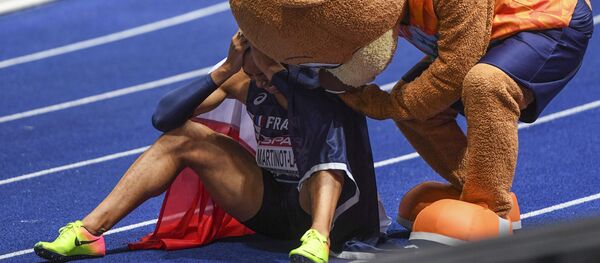 الرياضي الفرنسي باسكال مارتينو لاغارد، بعد سباق 110 متر مع حواجز للرجال، في بطولة الاتحاد الأوروبي لألعاب القوى في برلين - سبوتنيك عربي