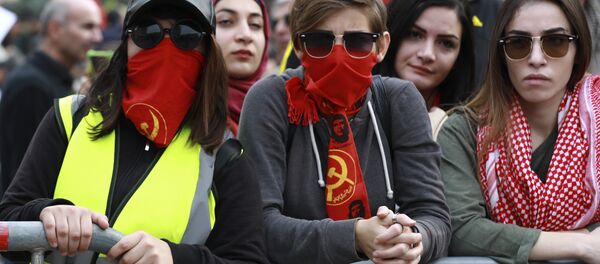 شيوعيون خلال تظاهرة مطلبية في لبنان شيوعيون خلال تظاهرة مطلبية في لبنان - سبوتنيك عربي