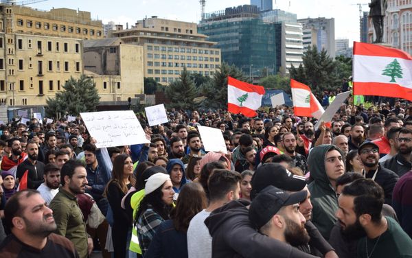 المتظاهرون في بيروت المتظاهرون في بيروت - سبوتنيك عربي