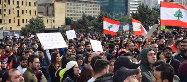 المتظاهرون في بيروت - سبوتنيك عربي