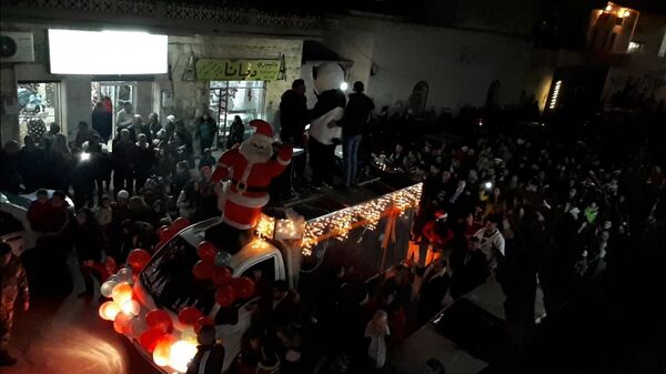 أكبر شجرة للميلاد بريف حماة الشمالي - سبوتنيك عربي