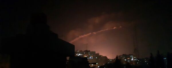 الدفاعات الجوية السورية تتصدى لأجسام معادية جنوب غرب دمشق - سبوتنيك عربي