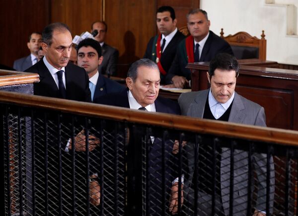 الرئيس المصري الأسبق محمد حسني مبارك خلال محاكمة اقتحام السجون الرئيس المصري الأسبق محمد حسني مبارك خلال محاكمة اقتحام السجون - سبوتنيك عربي