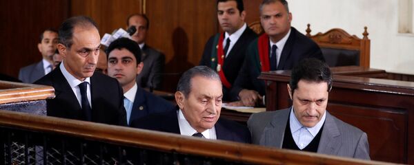 الرئيس المصري الأسبق محمد حسني مبارك خلال محاكمة اقتحام السجون - سبوتنيك عربي