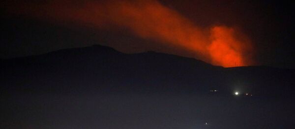 الدخان يتصاعد من الجبل كما شوهد من ريف دمشق الدخان يتصاعد من الجبل كما شوهد من ريف دمشق - سبوتنيك عربي