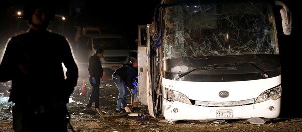 تفجير حافلة تقل سائحين في منطقة الهرم في مصر - سبوتنيك عربي