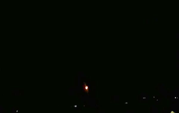 القوات الأمريكية تطلق قنابل ضوئية باتجاه مواقع الجيش السوري قرب منبج - سبوتنيك عربي