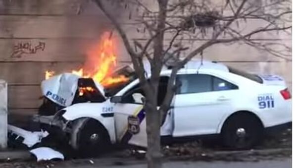 سيارة شرطة أمريكية تحترق - سبوتنيك عربي